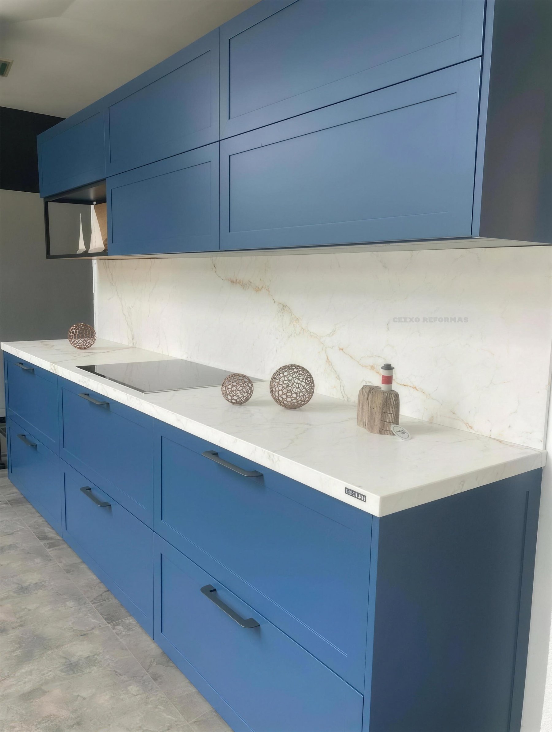 Cocina reformada por Getxo Reformas en Getxo