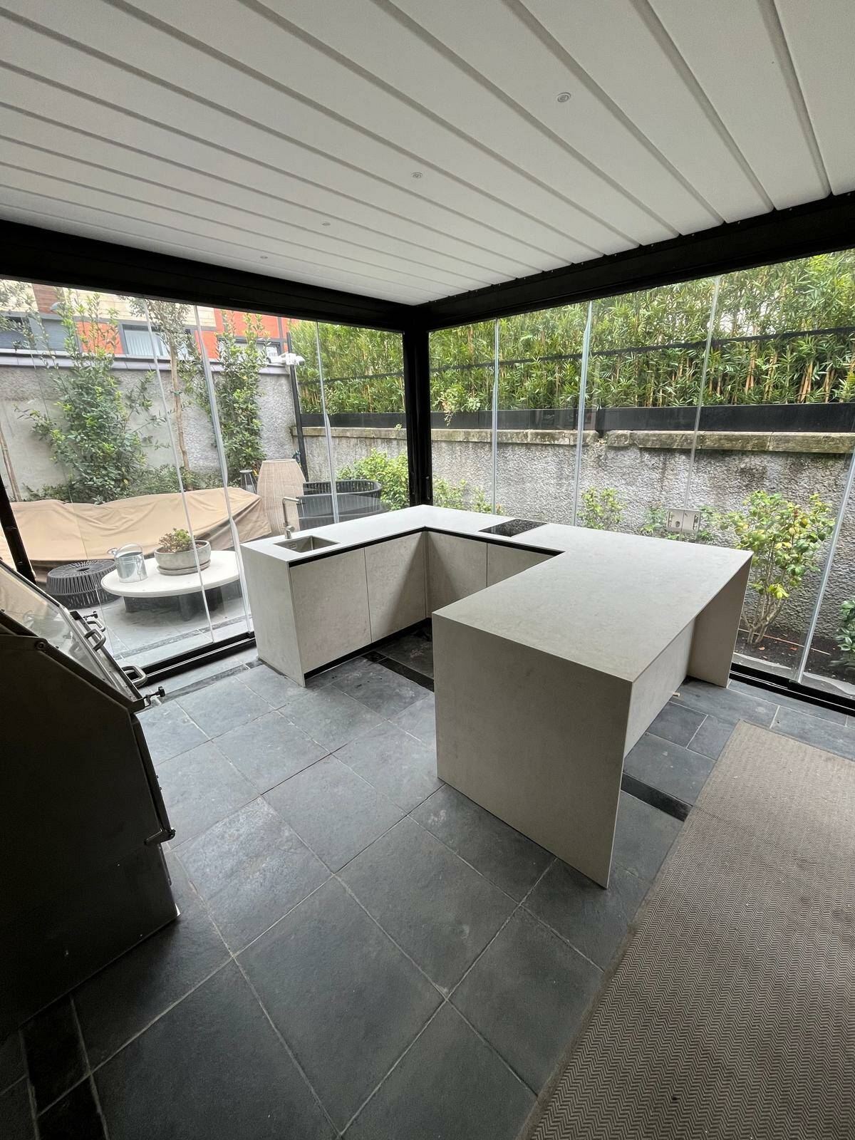 Cocina de exterior porcelánica